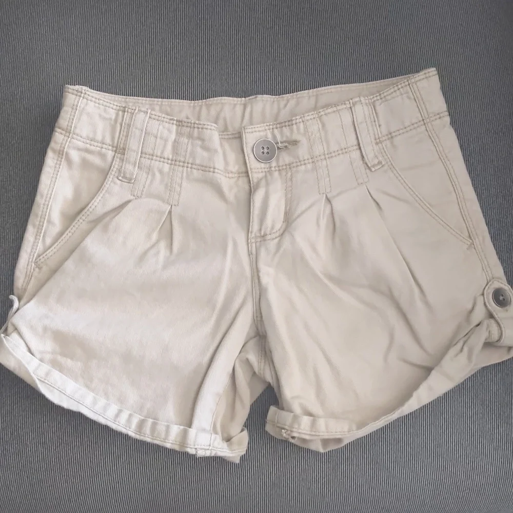 Gapkids size 6 girls khaki shorts